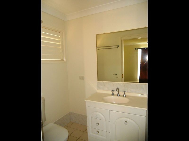 6 Vista Circuit, Regents Park QLD 4118