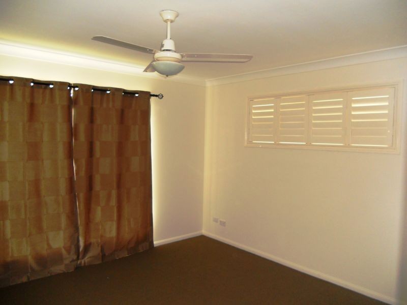 6 Vista Circuit, Regents Park QLD 4118