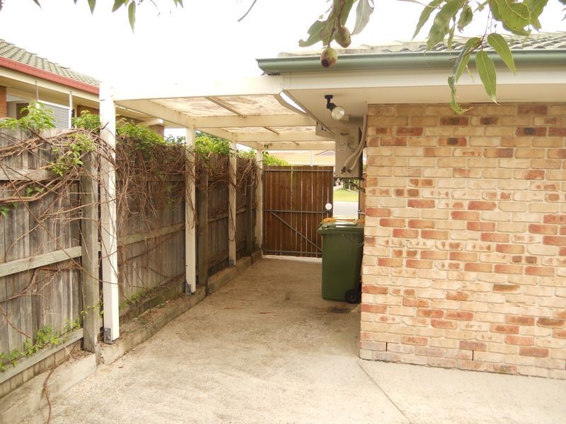 6 Vista Circuit, Regents Park QLD 4118