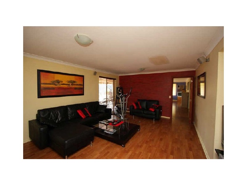 14 Cougers Court, Regents Park QLD 4118