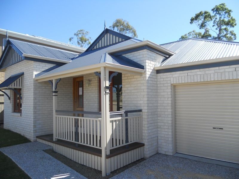 15 Hookes Terrace, Springfield Lakes QLD 4300