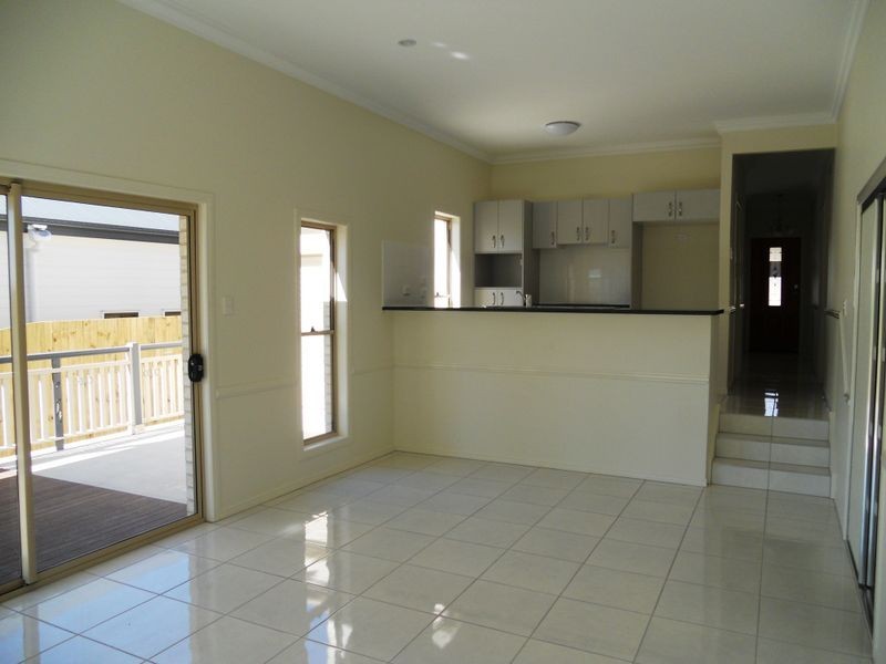 15 Hookes Terrace, Springfield Lakes QLD 4300