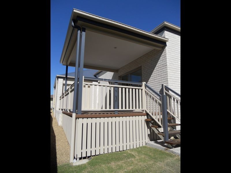 15 Hookes Terrace, Springfield Lakes QLD 4300