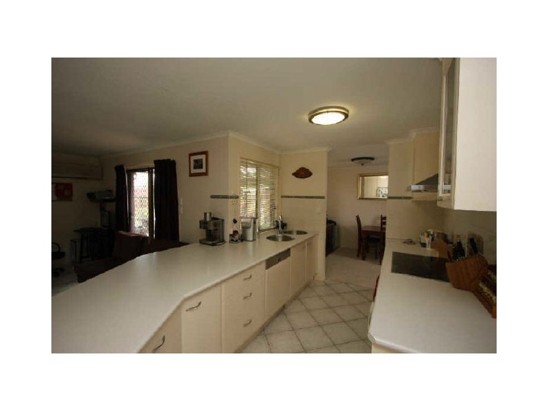 87 Middle Road, Hillcrest QLD 4118