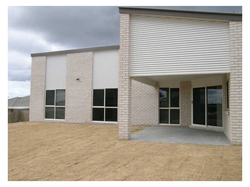 35 Charlton Place, Regents Park QLD 4118