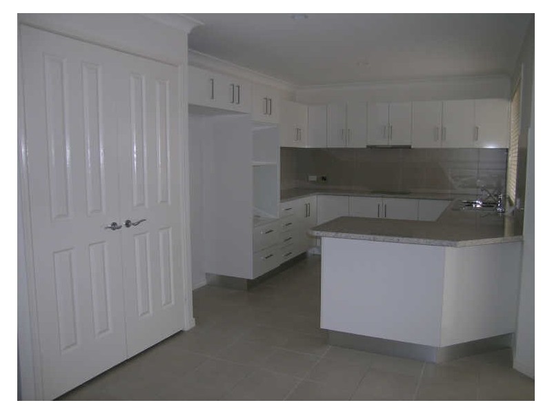 35 Charlton Place, Regents Park QLD 4118