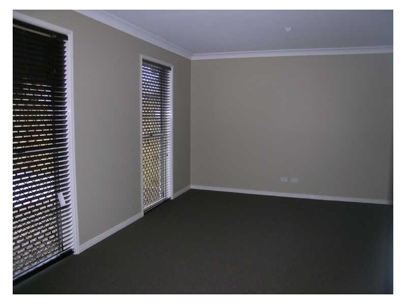 35 Charlton Place, Regents Park QLD 4118