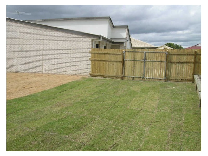 35 Charlton Place, Regents Park QLD 4118