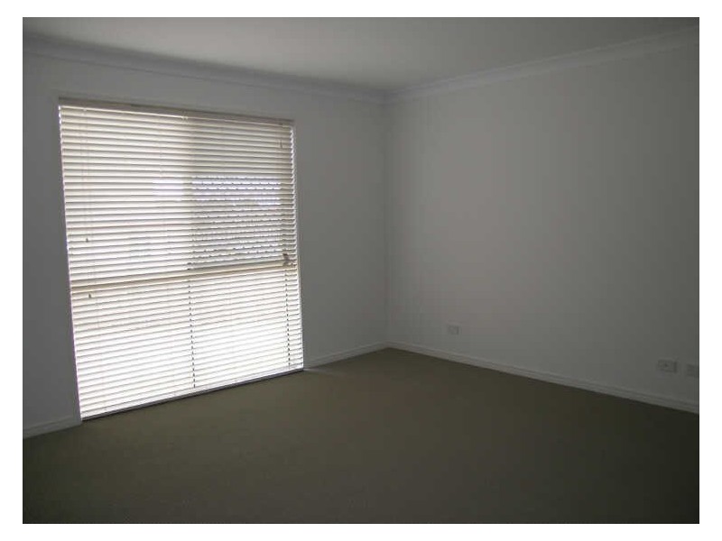 35 Charlton Place, Regents Park QLD 4118