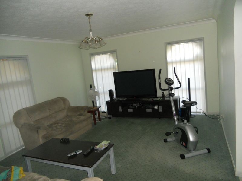 27 Sweetgum Street, Hillcrest QLD 4118