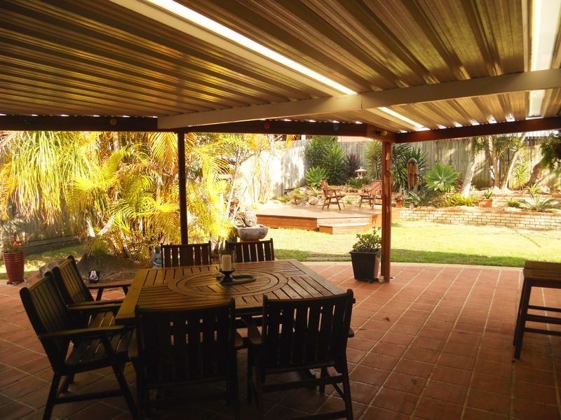 22 Federation Drive, Hillcrest QLD 4118