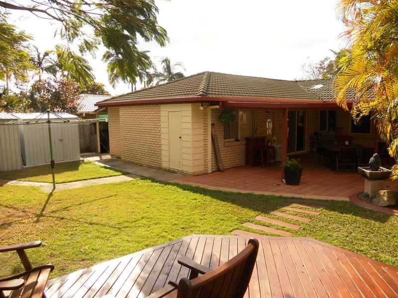 22 Federation Drive, Hillcrest QLD 4118