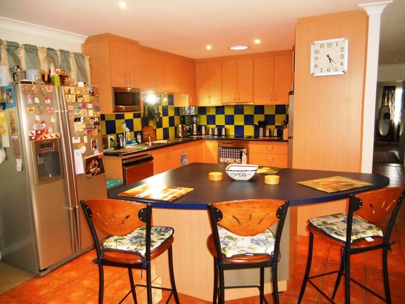 16 Haylett Rise, Regents Park QLD 4118