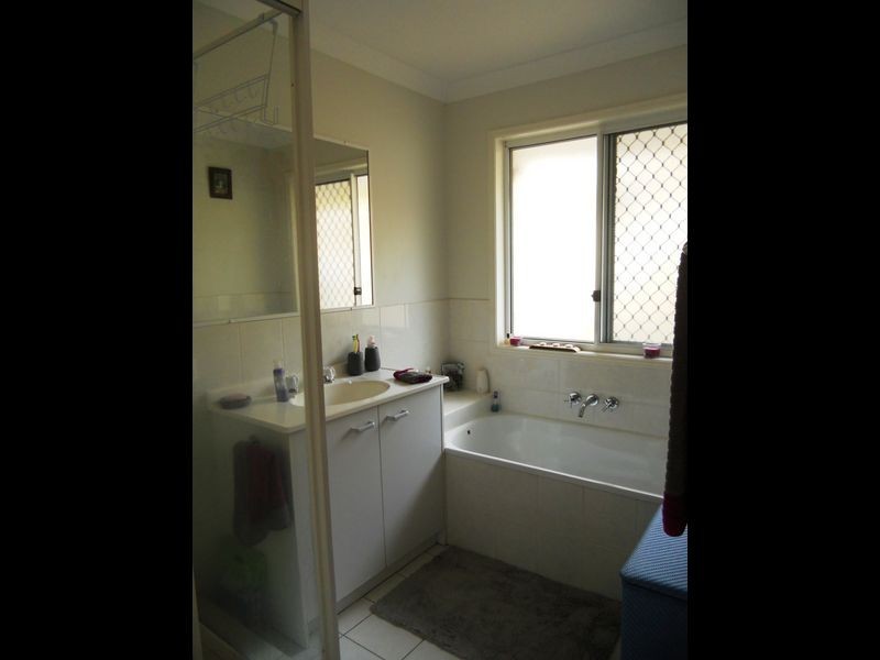 16 Haylett Rise, Regents Park QLD 4118