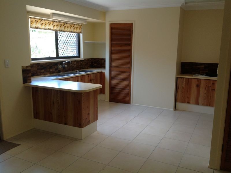 27 Dryade Street, Regents Park QLD 4118