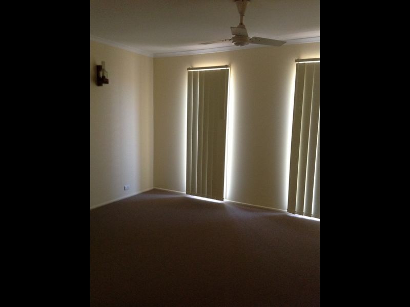 27 Dryade Street, Regents Park QLD 4118