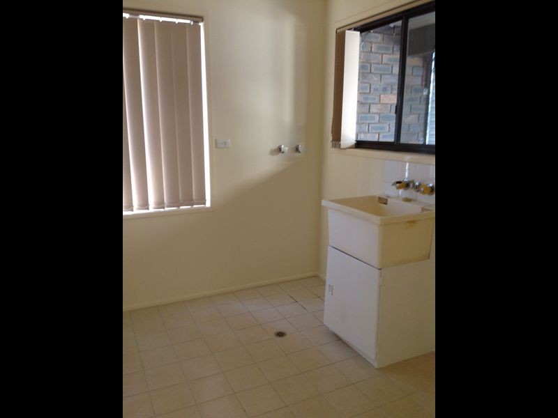 27 Dryade Street, Regents Park QLD 4118