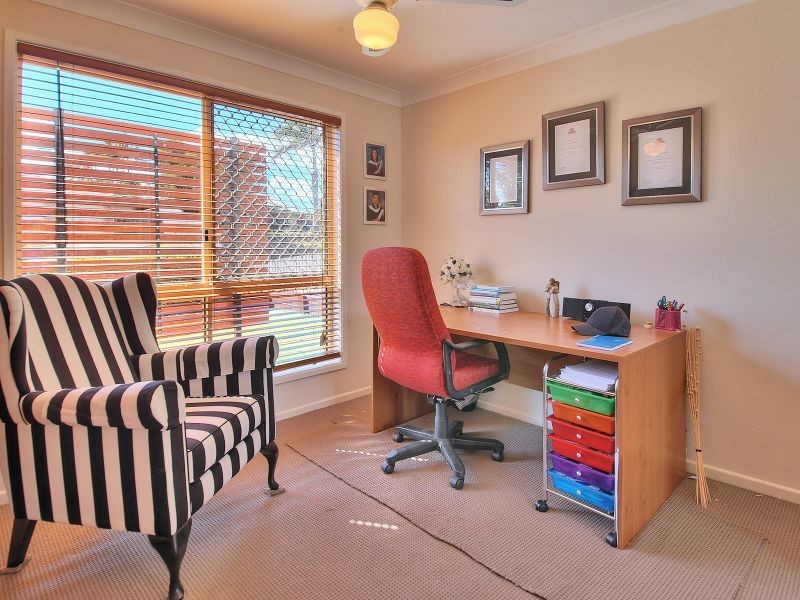 9 Learmonth Court, Hillcrest QLD 4118