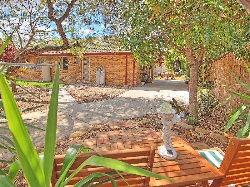 19 Sonorous Close, Regents Park QLD 4118