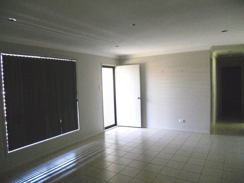 16 Cresthill Avenue, Regents Park QLD 4118