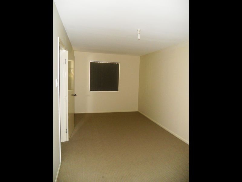 16 Cresthill Avenue, Regents Park QLD 4118
