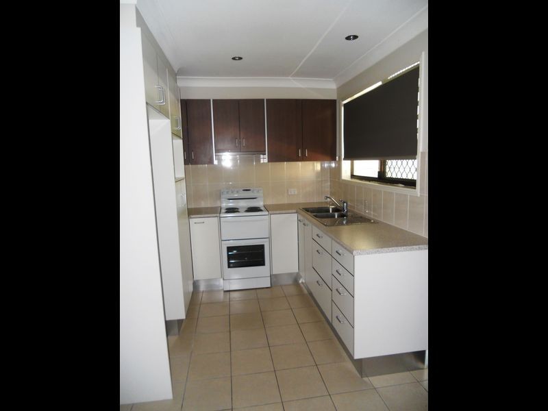 16 Cresthill Avenue, Regents Park QLD 4118