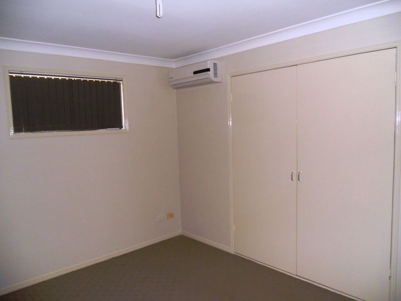 16 Cresthill Avenue, Regents Park QLD 4118