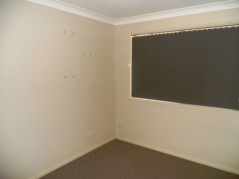 16 Cresthill Avenue, Regents Park QLD 4118