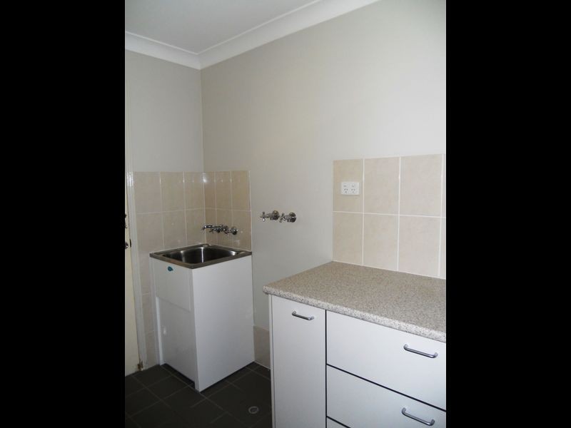 16 Cresthill Avenue, Regents Park QLD 4118