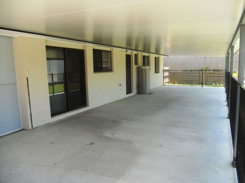 16 Cresthill Avenue, Regents Park QLD 4118