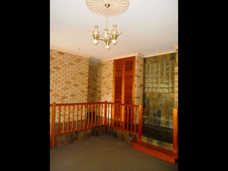 48 Owens Crescent, Regents Park QLD 4118