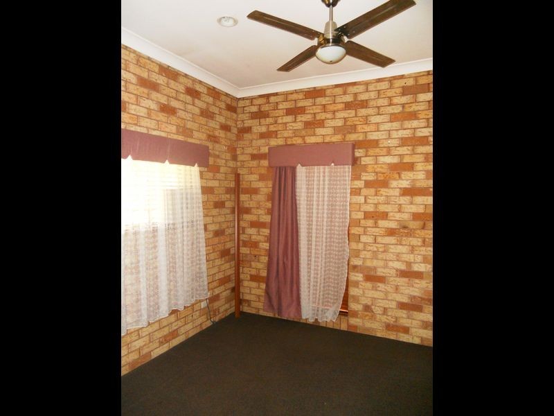 48 Owens Crescent, Regents Park QLD 4118