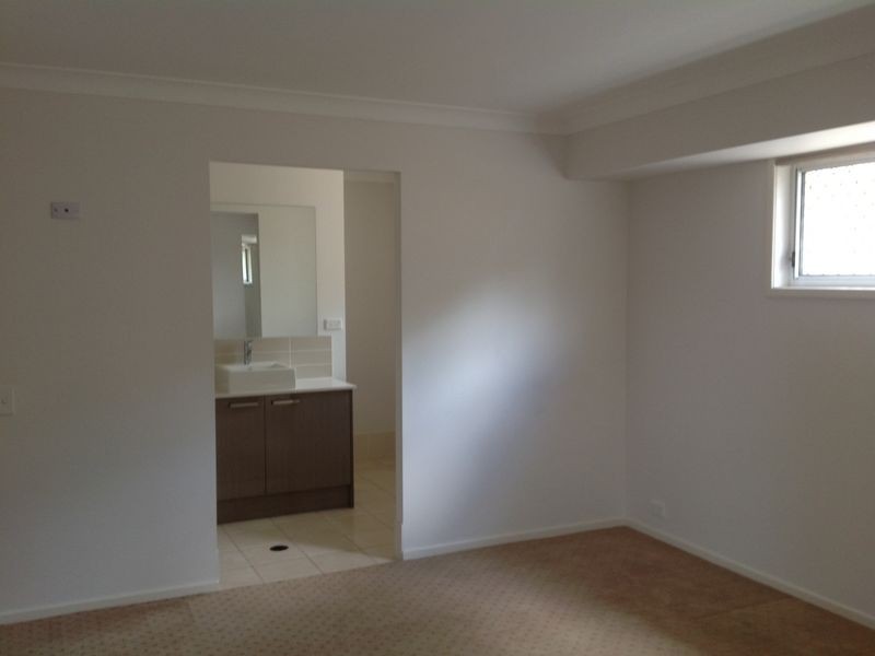 13 Rosella Close, Calamvale QLD 4116