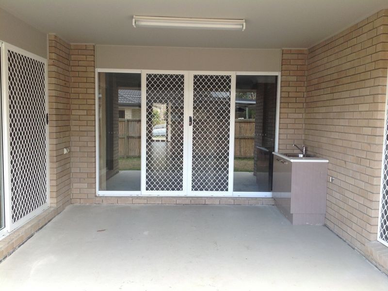 13 Rosella Close, Calamvale QLD 4116