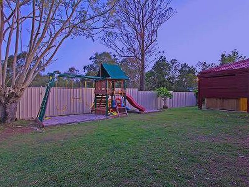 37 Bennett Drive, Regents Park QLD 4118