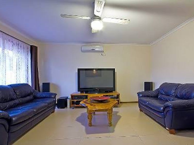 37 Bennett Drive, Regents Park QLD 4118