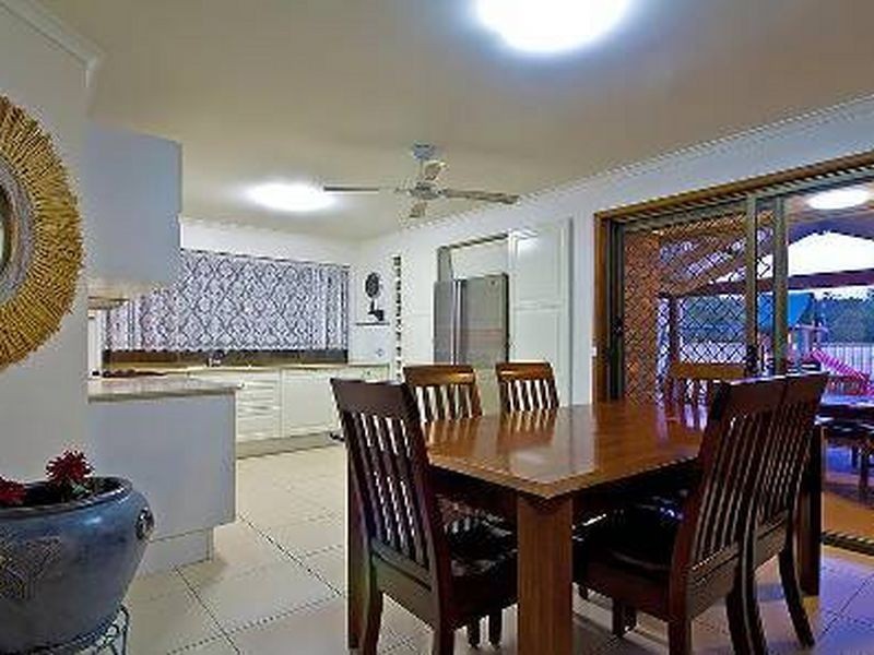 37 Bennett Drive, Regents Park QLD 4118
