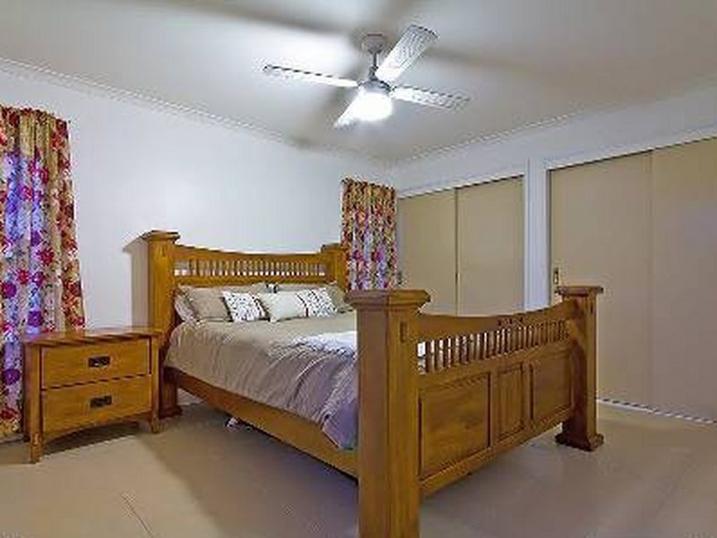 37 Bennett Drive, Regents Park QLD 4118