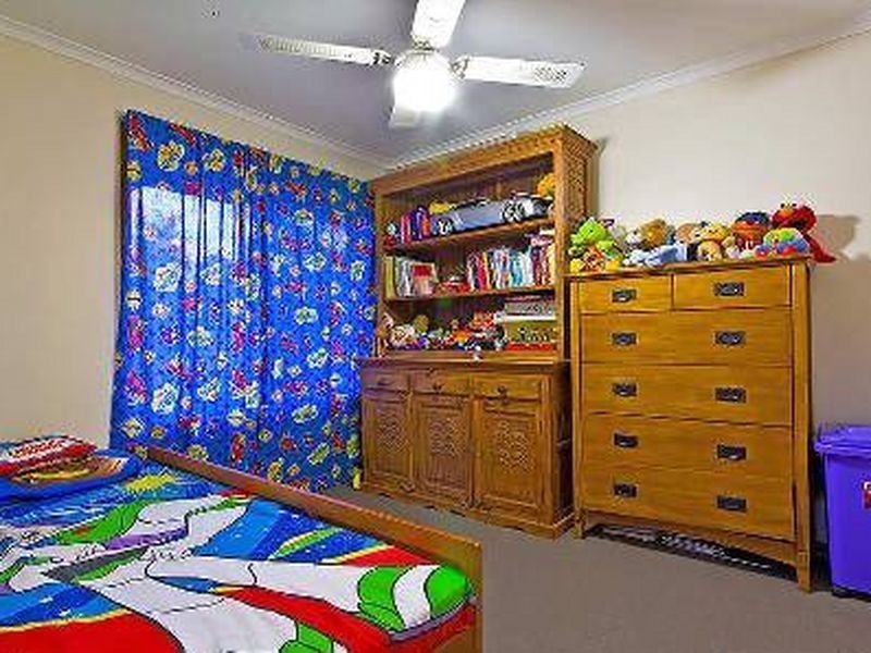 37 Bennett Drive, Regents Park QLD 4118