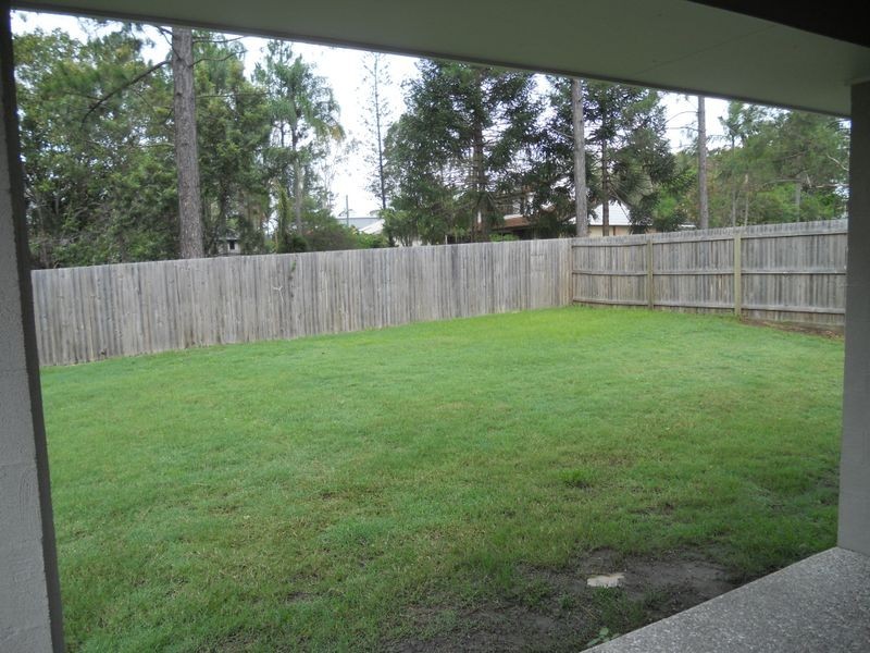 4 Lachlan Lane, Hillcrest QLD 4118