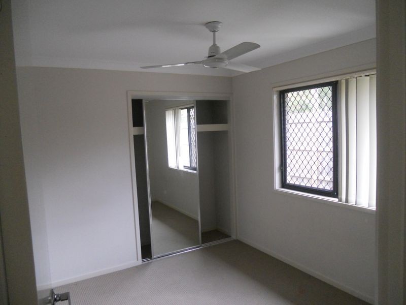 4 Lachlan Lane, Hillcrest QLD 4118