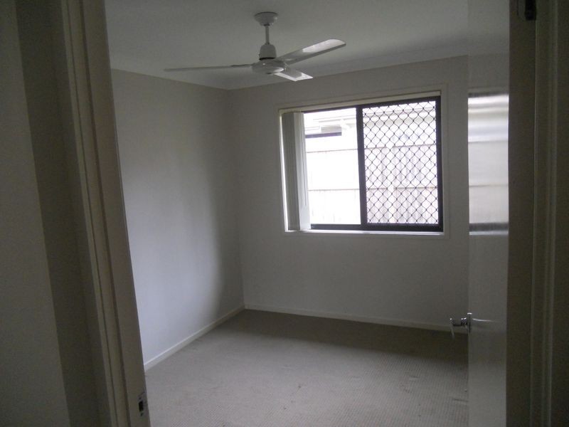 4 Lachlan Lane, Hillcrest QLD 4118