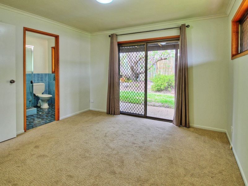 16 Clover Court, Regents Park QLD 4118