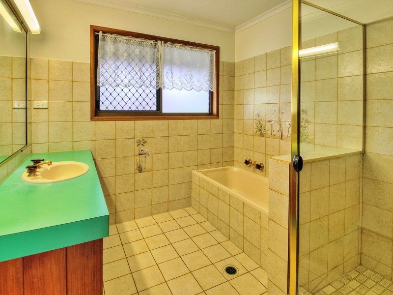 16 Clover Court, Regents Park QLD 4118
