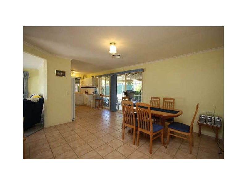 8 Forestgum Grove, Regents Park QLD 4118