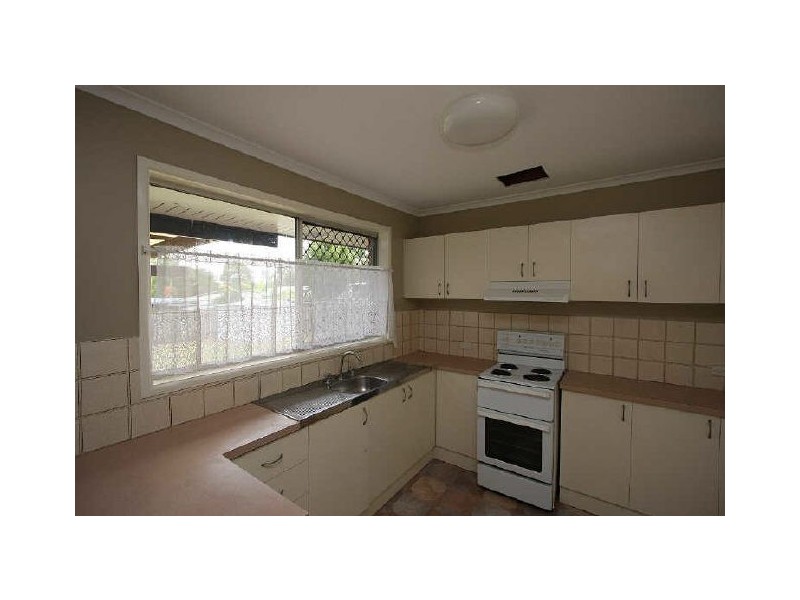 143 Waratah Drive, Crestmead QLD 4132