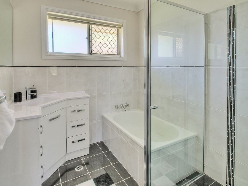 21 Silvertop Street, Hillcrest QLD 4118