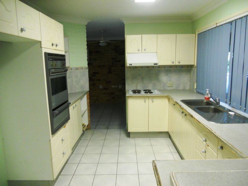 8 Hydrabad Street, Regents Park QLD 4118