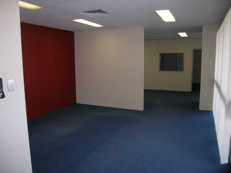 Ground Floor/1 Helen Street, Hillcrest QLD 4118
