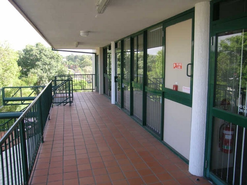 Ground Floor/1 Helen Street, Hillcrest QLD 4118